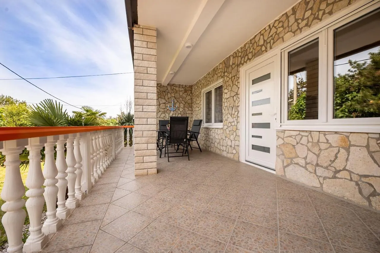 Apartments Vugrin Šilo